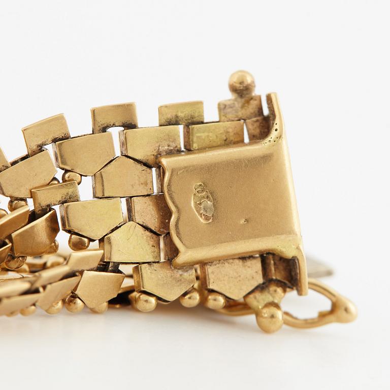 18K gold bracelet.