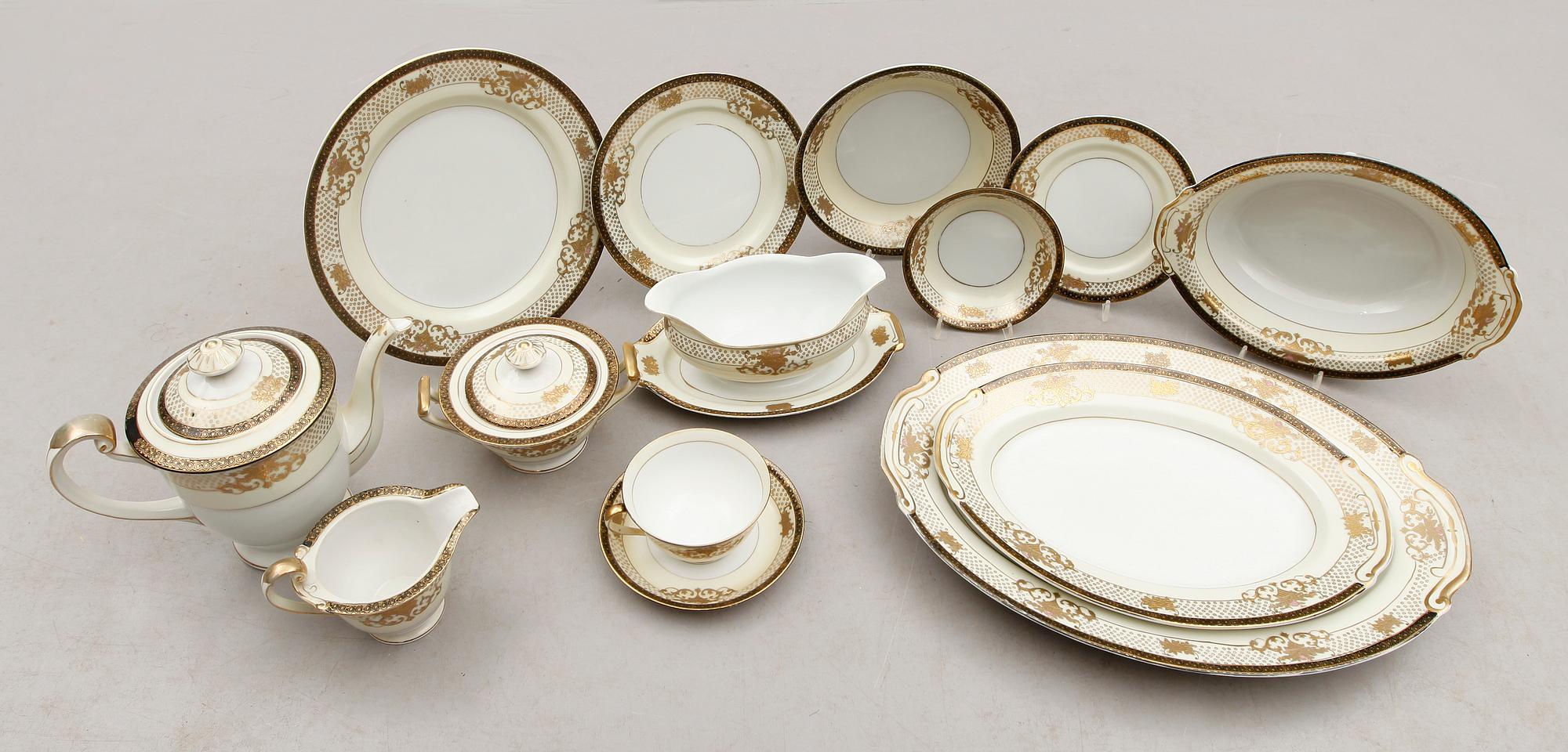 MAT- OCH KAFFESERVIS, 77 delar, poslin, Japan, 1900-talets andra hälft.
