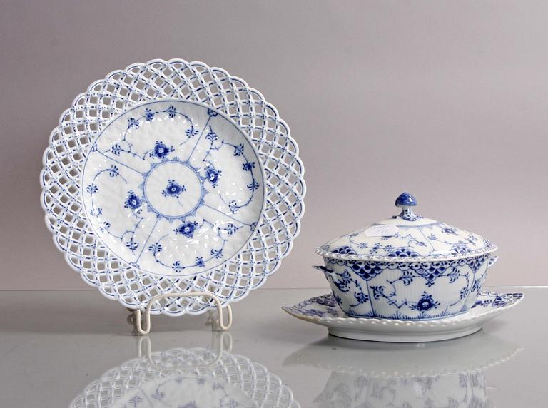 PARTI MUSSELMALET, 17 delar porslin, Royal Copenhagen.