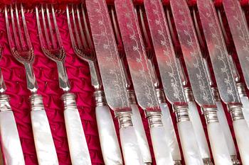 BESTICK, nysilver, utländska stämplar, omkring 1900, 36 delar.