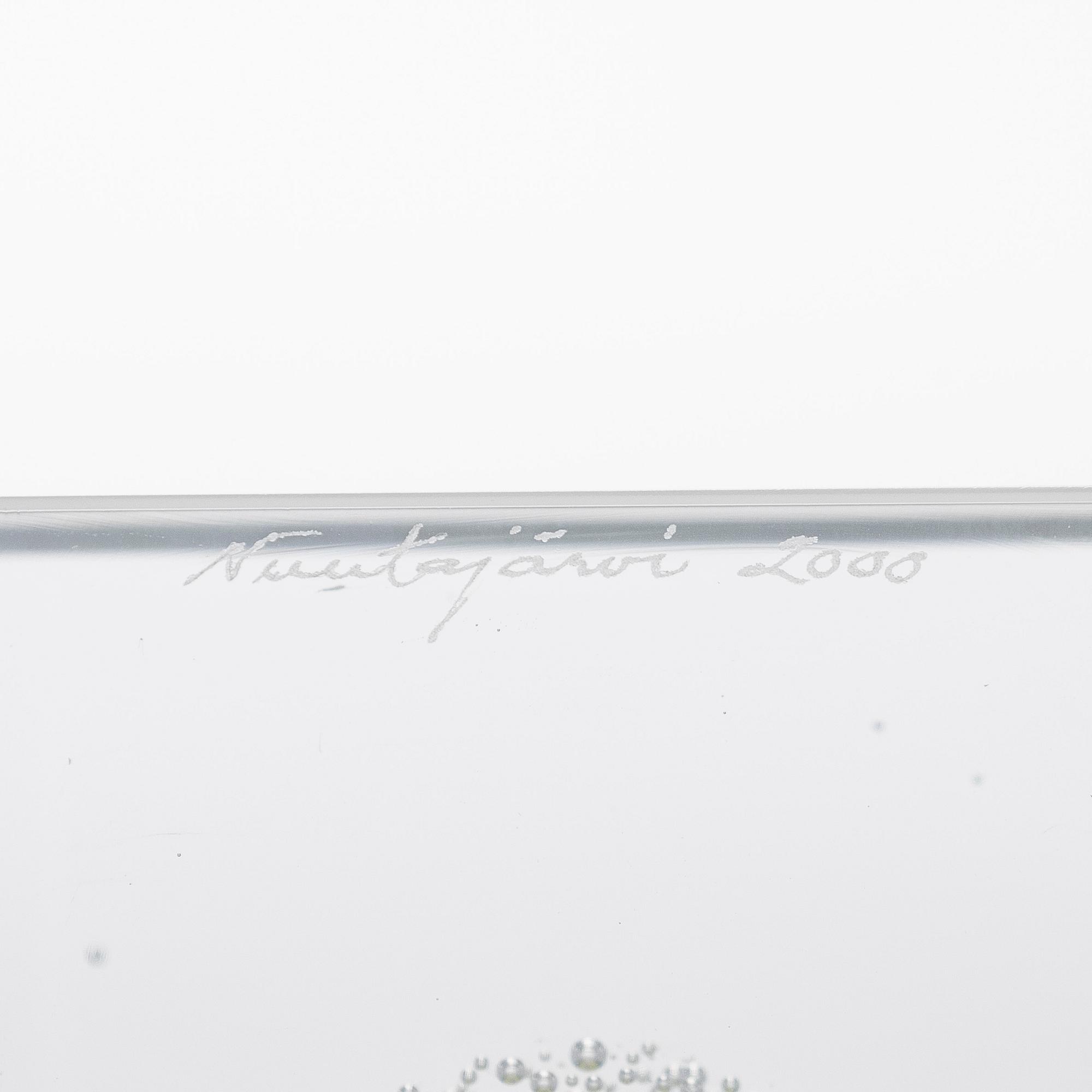 Oiva Toikka, an annual glass cube 2000, signed Oiva Toikka Nuutajärvi 2000, 963/2000.