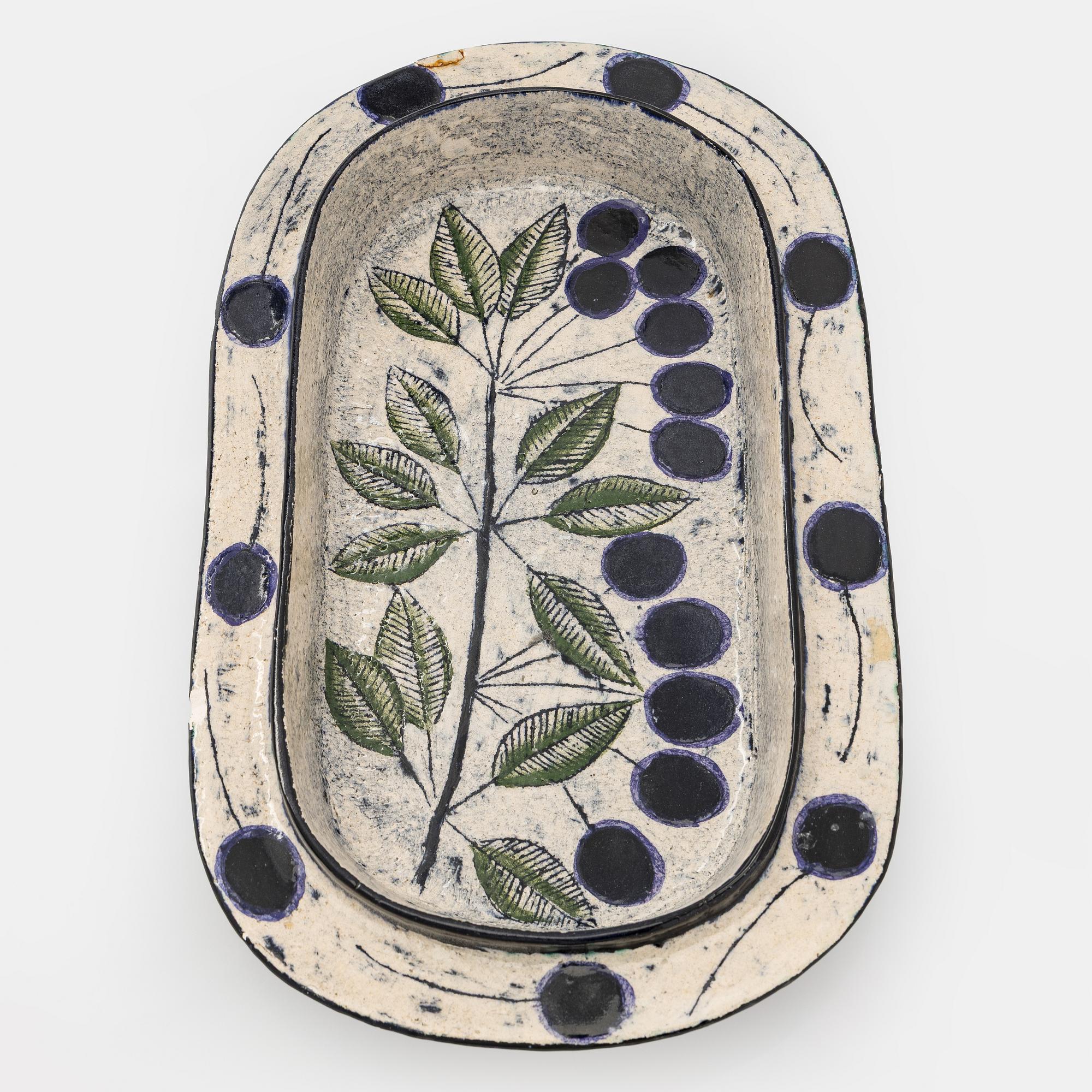 Birger Kaipiainen, a ceramic decorative plate, signed Kaipiainen.
