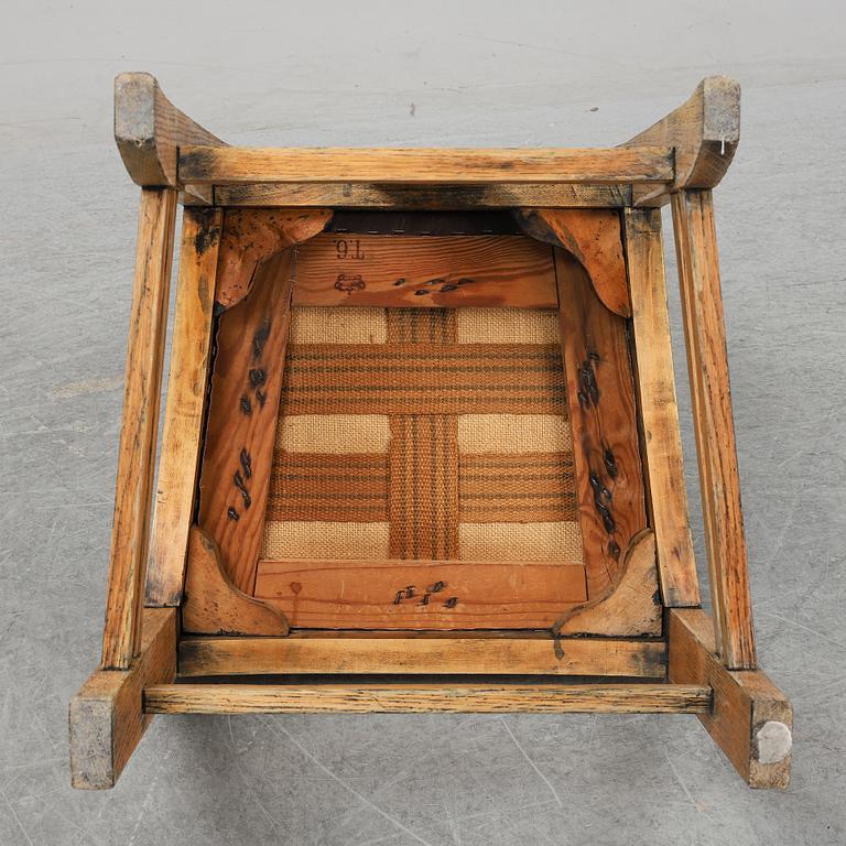 An oak art noveau chair from around year 1900.