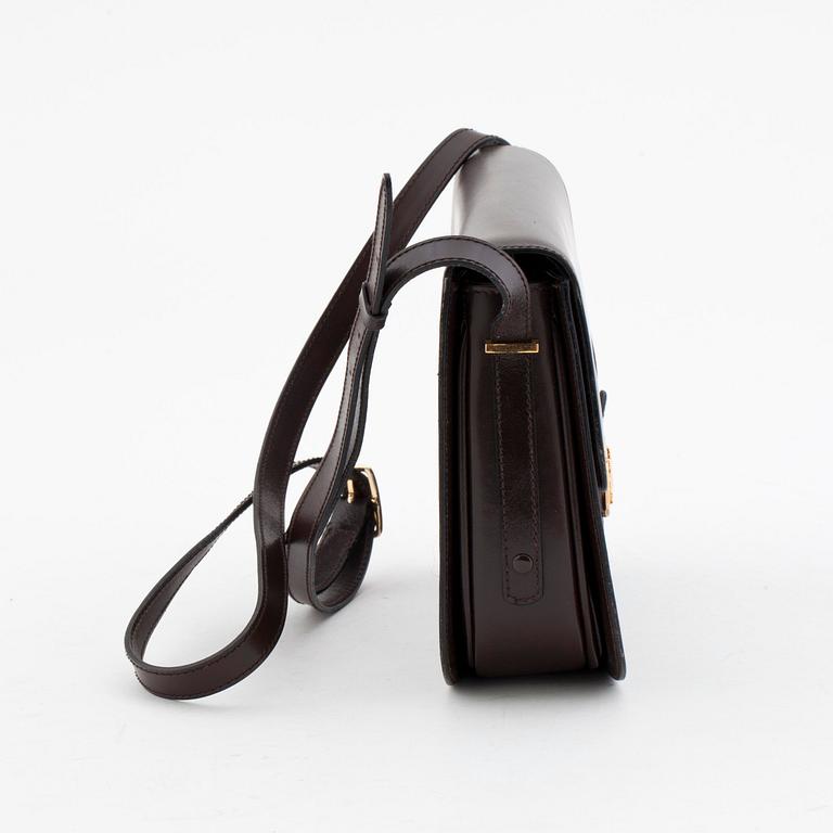 CÉLINE, a brown leather shoulderbag.