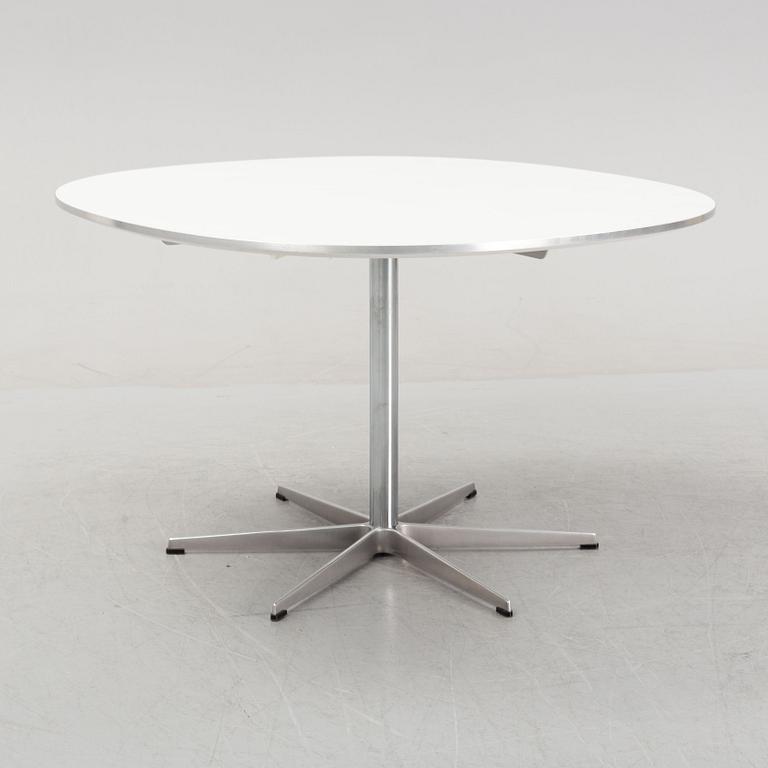 Arne Jacobsen, Bruno Mathsson & Piet Hein, a 'Supercircular' dining table from Fritz Hansen, designed 1968.