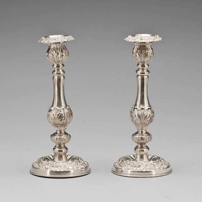 LJUSSTAKAR, ett par, silver.  Gustav Möllenborg, 1842 Stockholm,