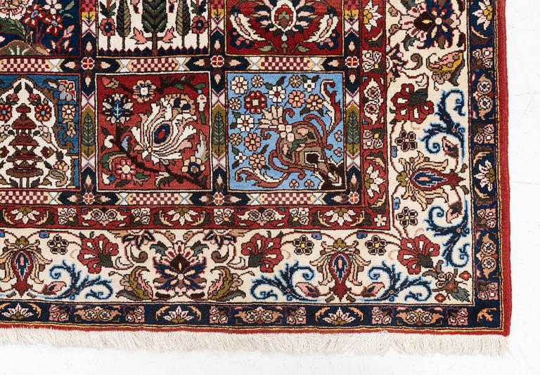 A Bakhtiari carpet, c. 307 x 207 cm.