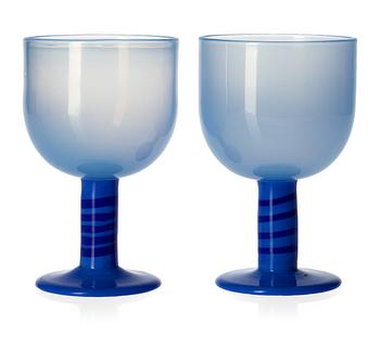 722. A pair of Gunnar Cyrén glass goblets, Orrefors 1967.