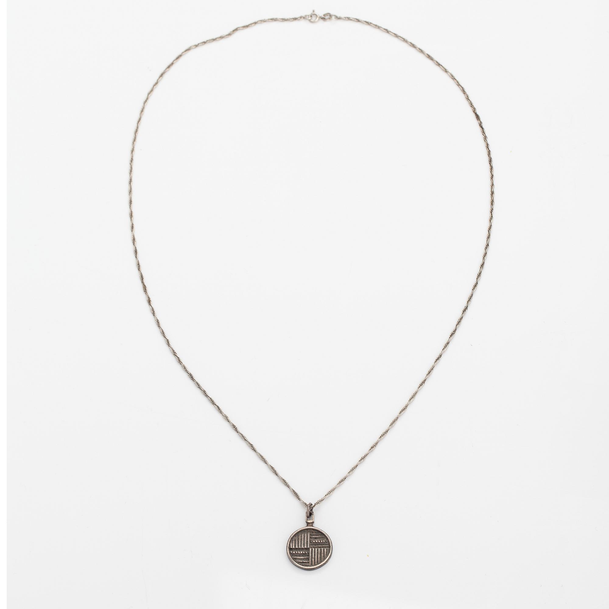 Jorma Laine, Kaulakoru, hopeaa. Kultateollisuus, Turku 1974.