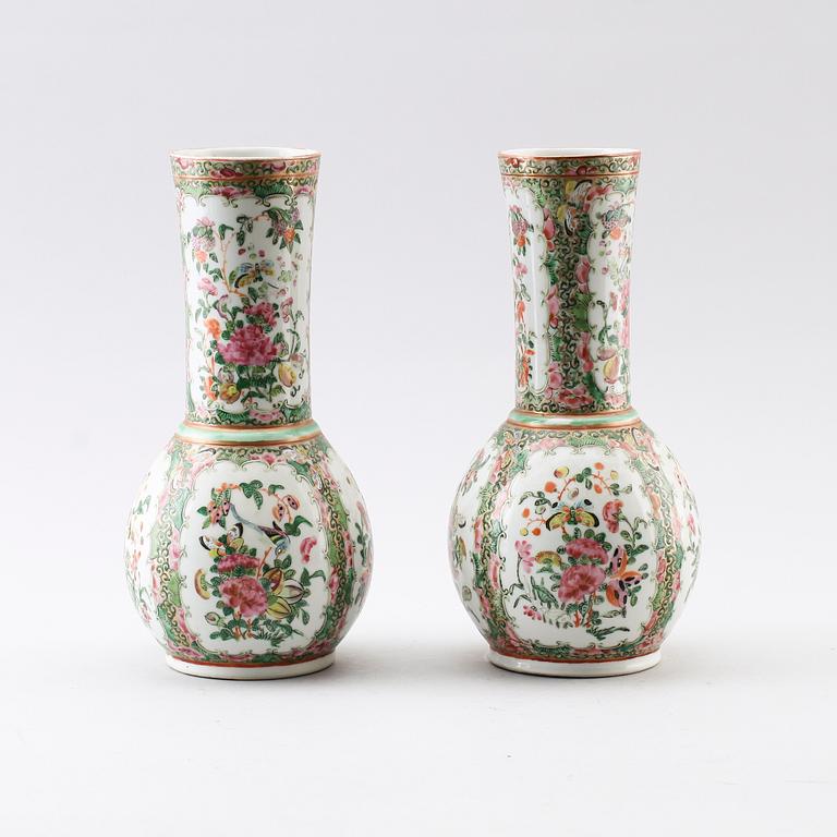 VASER, 2 st, porslin, Kina, Kanton, 1800-tal.