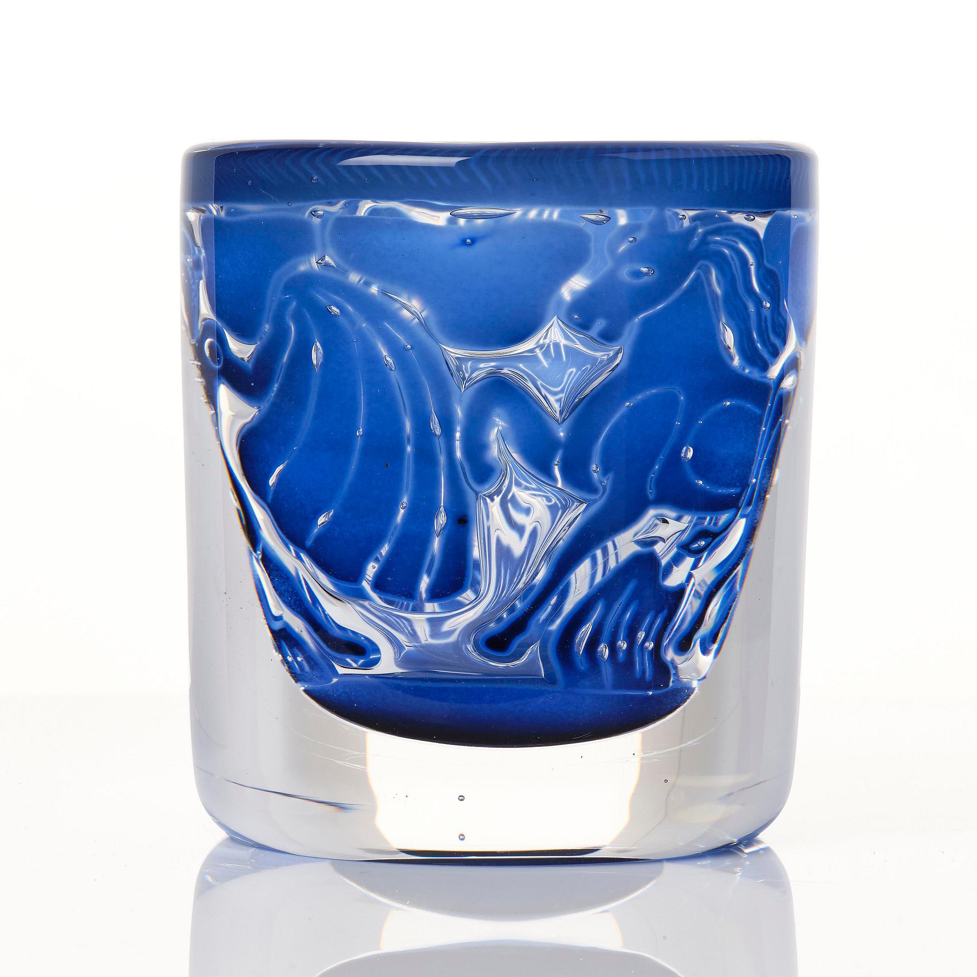 Edvin Öhrström, a "Tjurfäktare" (Bullfighter) ariel glass vase, Orrefors, Sweden, 1973.
