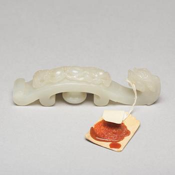 OBJEKT, fyra stycken, nefrit. Qingdynastin eller äldre.