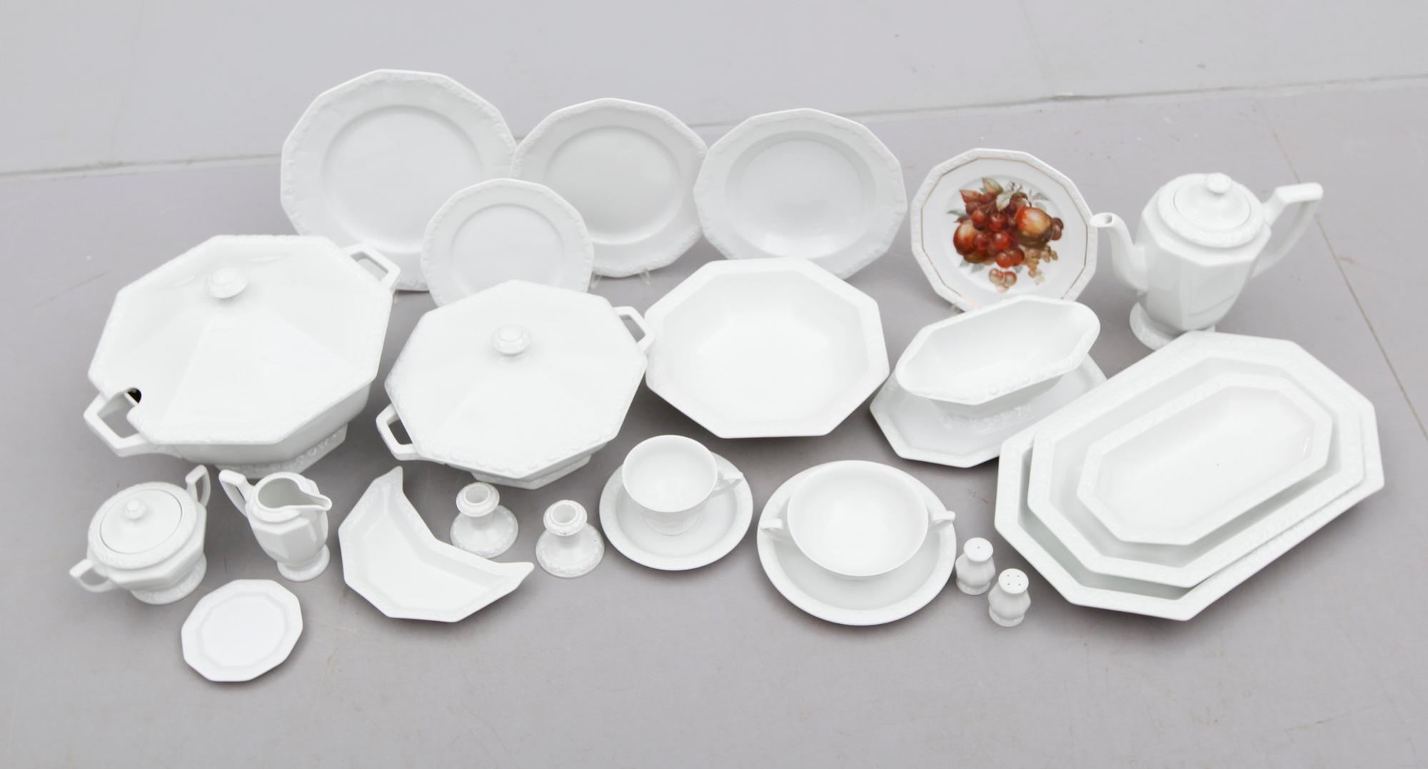 MAT- OCH KAFFESERVIS, 95 delar, porslin, "Classic Rose", Rosenthal.