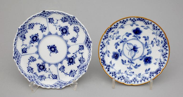 SERVISDELAR, 39 st, porslin, Musselmalet, Royal Copenhagen.