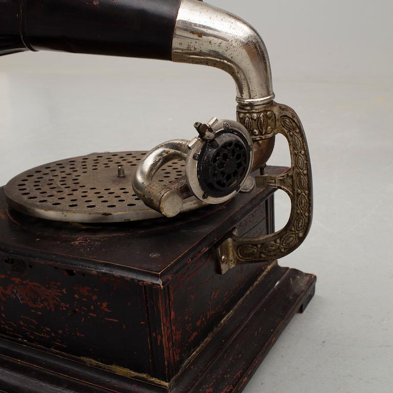 TRATTGRAMMOFON, 1900-talets början.