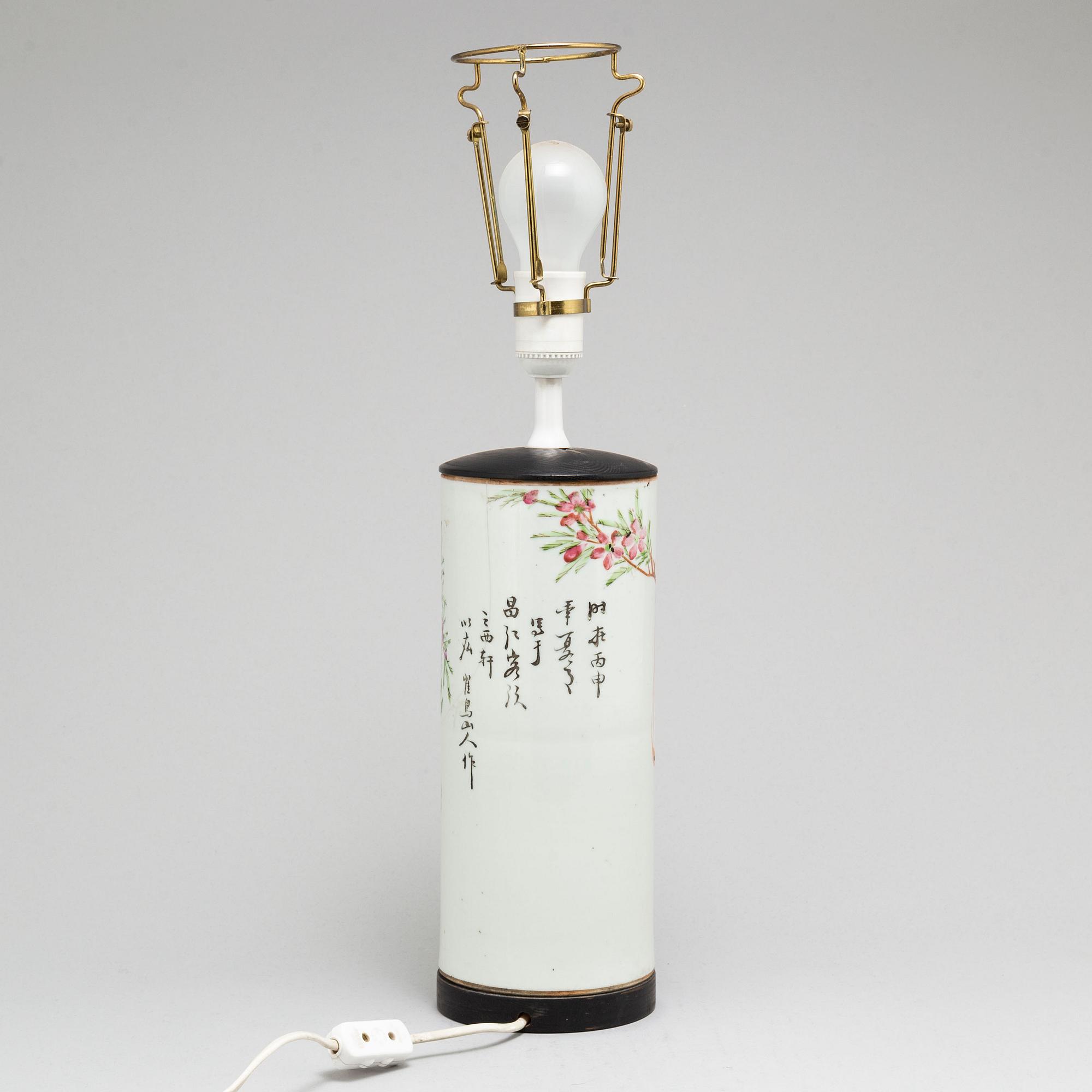 A Chinese famille rose hat stand, turned into a table lamp, early 20th century.