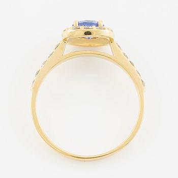 Ring in 18K gold with tanzanite and brilliant-cut diamonds.
