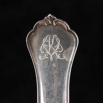 BESTICK, 12+12 st, silver, "Chippendale", Kultakeskus Oy, Tavastehus, 1951-52. Knivbladen stål, Hackman. Tot.vikt 1168g.