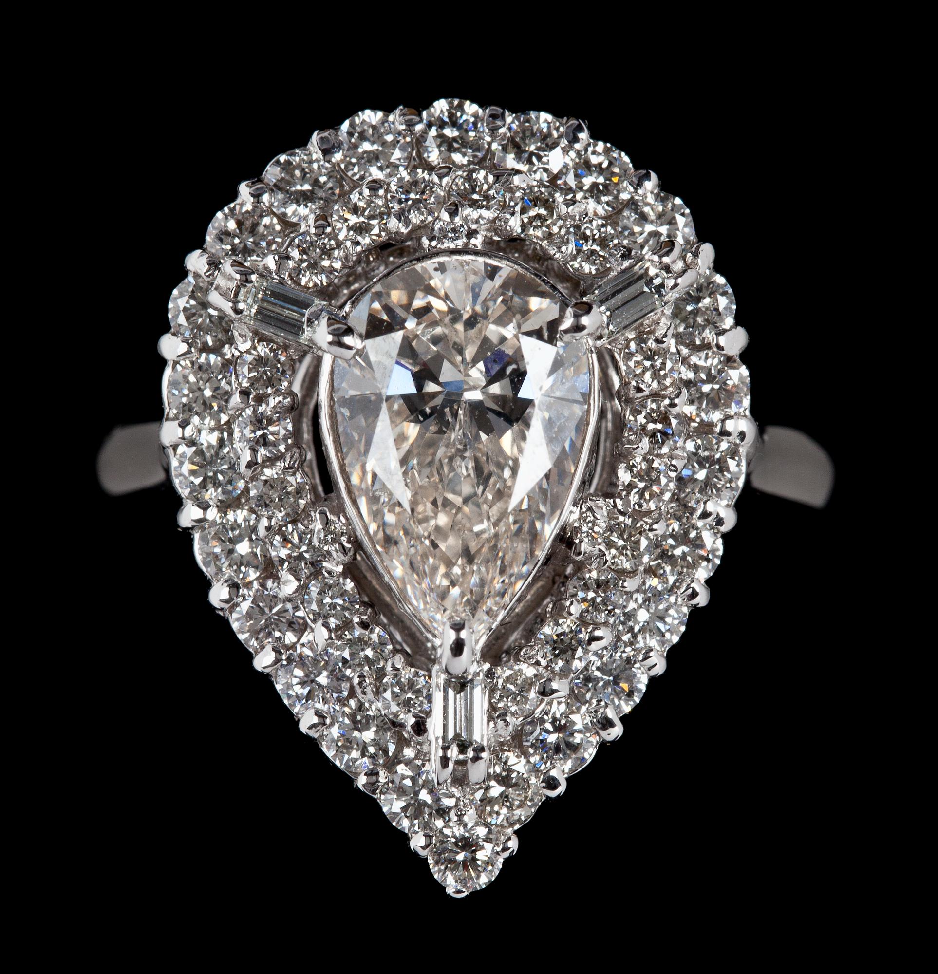 A pear chaped diamond ring, 1.58 cts.