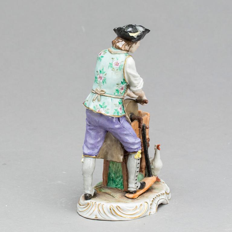 FIGURIN, Capo di Monte-liknande märke, porslin, 1900-tal.