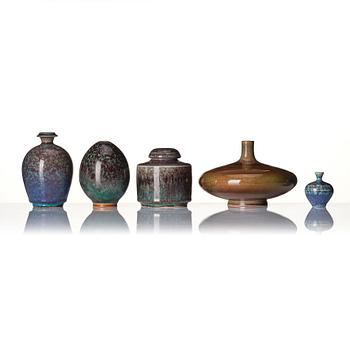 Berndt Friberg, a set of five stoneware vases, one with lid, Gustavsberg studio, Sweden 1967-70.