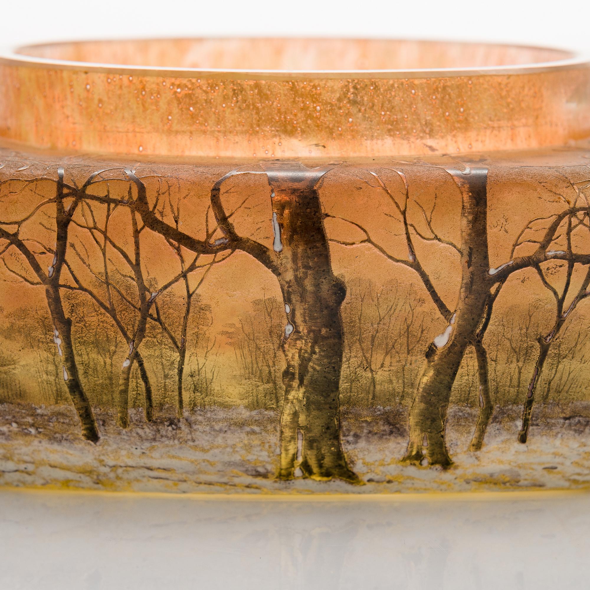 An early 20th-century French glass bonbonnière by Daum Nancy.