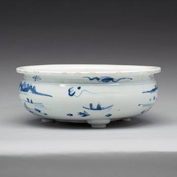 A blue and white tripod censer, Qing dynasty, 18th Century.