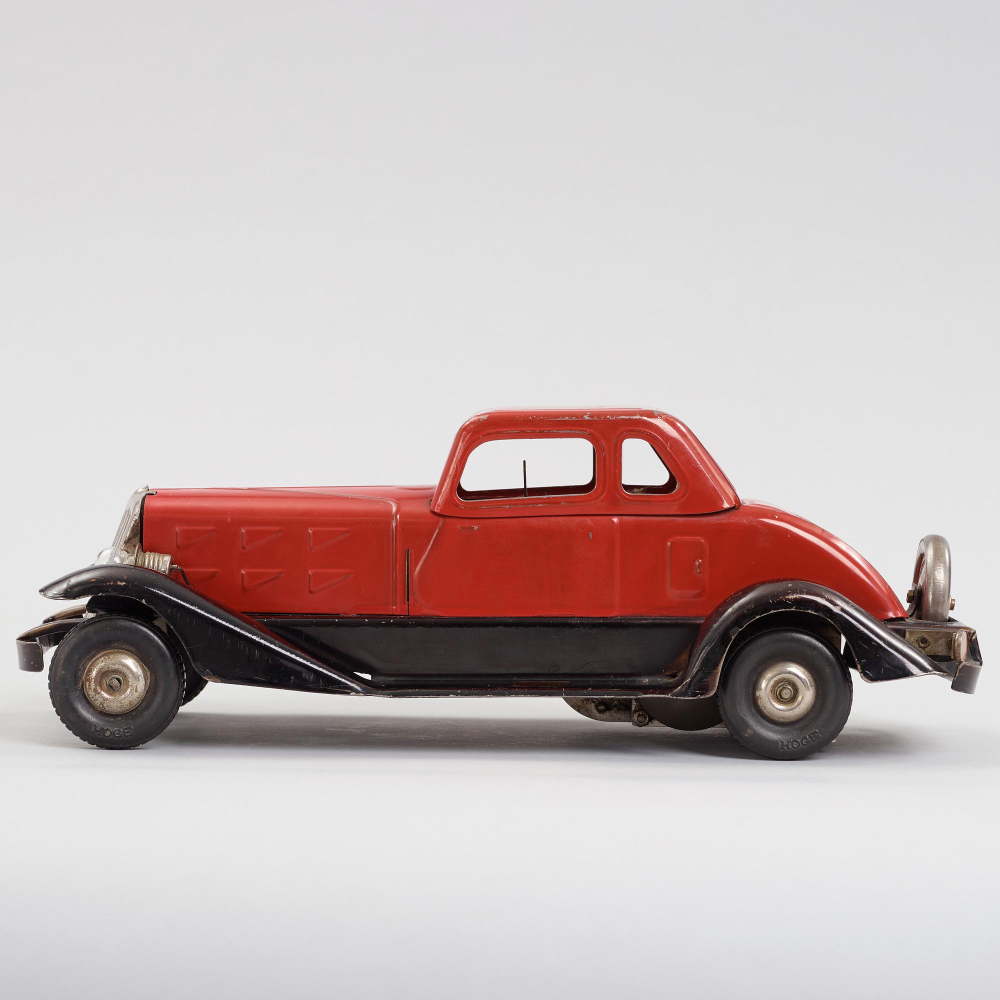 a "Fire Chief" car by The Hoge, USA ca 1940.
