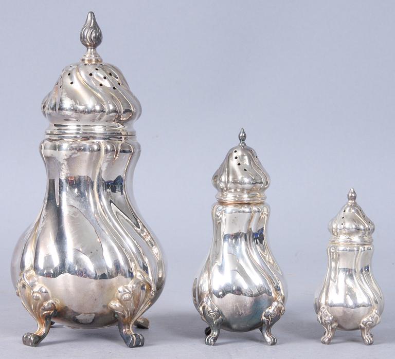 STRÖARE, 3 st, sterlingsilver, rokokostil, 1900-tal. 217 gram.