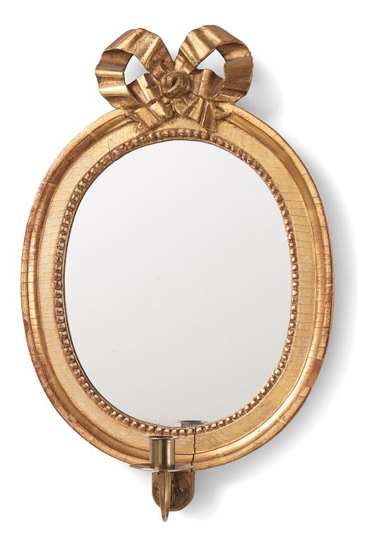 A Gustavian giltwood one-light girandole mirror by J. Åkerblad (master 1756-1799).