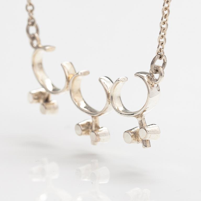 Jorma Laine, A silver necklace. Kultateollisuus, Turku 1967.