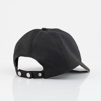 Burberry, väska, solskärm samt keps.