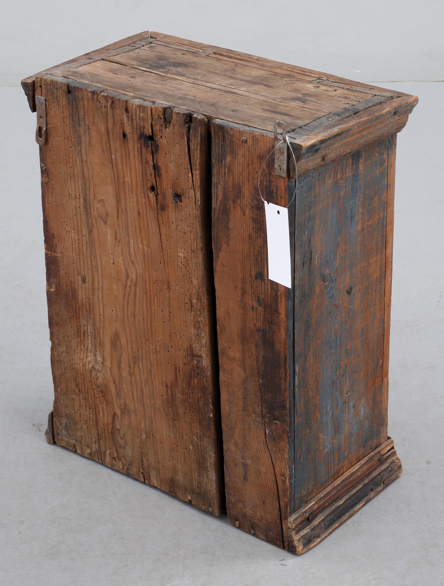 HÄNGSKÅP, allmoge, 1700/1800-tal.