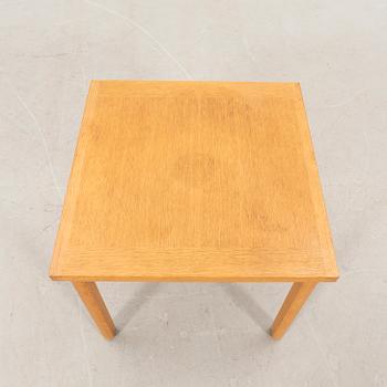 Ingmar Relling, soffa samt sidobord "Svane", ur Svane-serien, Ekornes Fabrikker A/S, Norge, 1970-tal.