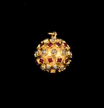 BERLOCK, 18 k guld med cabochonslipade stenar. Vikt ca 6 g.