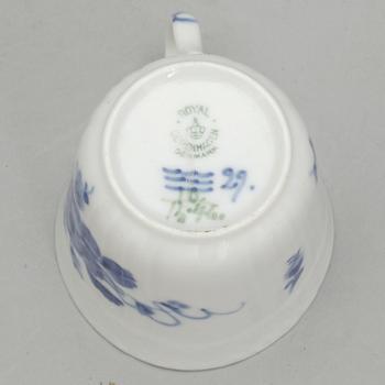 KAFFESERVIS, porslin, 
33 delar, "Blå Blomst", Royal Copenhagen.