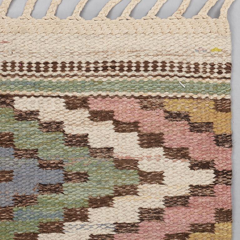 Märta Måås-Fjetterström, MATTO, "Vit botten", flat weave, ca 304 x 204,5 cm, signed AB MMF.