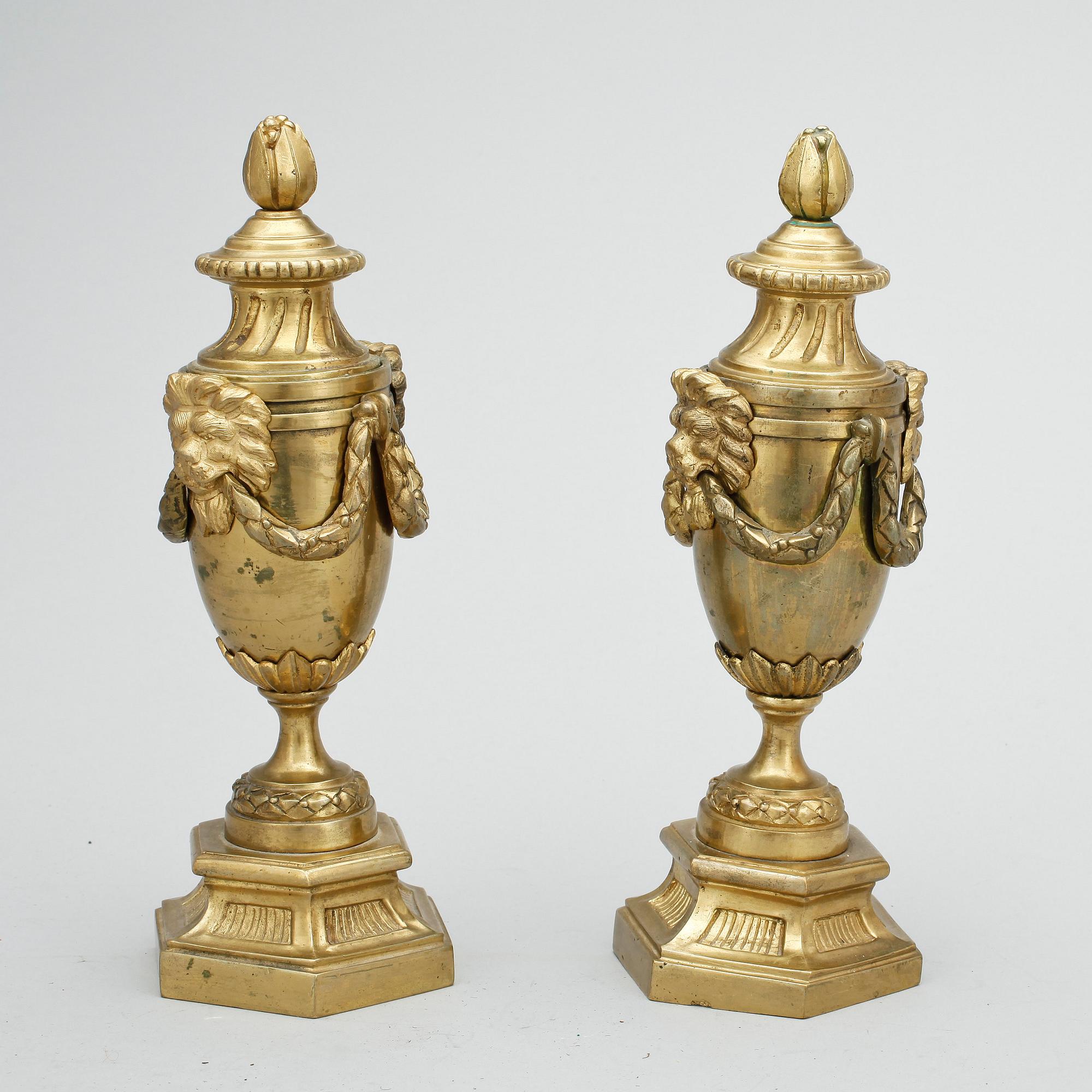 CASSOLETTER, ett par, 1800-tal.