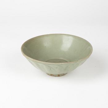 A celadon glazed bowl, Ming dynasty (1368-1644).