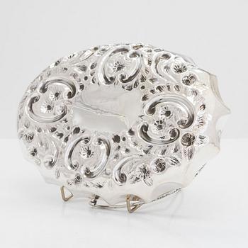 A sterling silver sweetmeat basket, W. G. Keight & Co, Birmingham 1901,