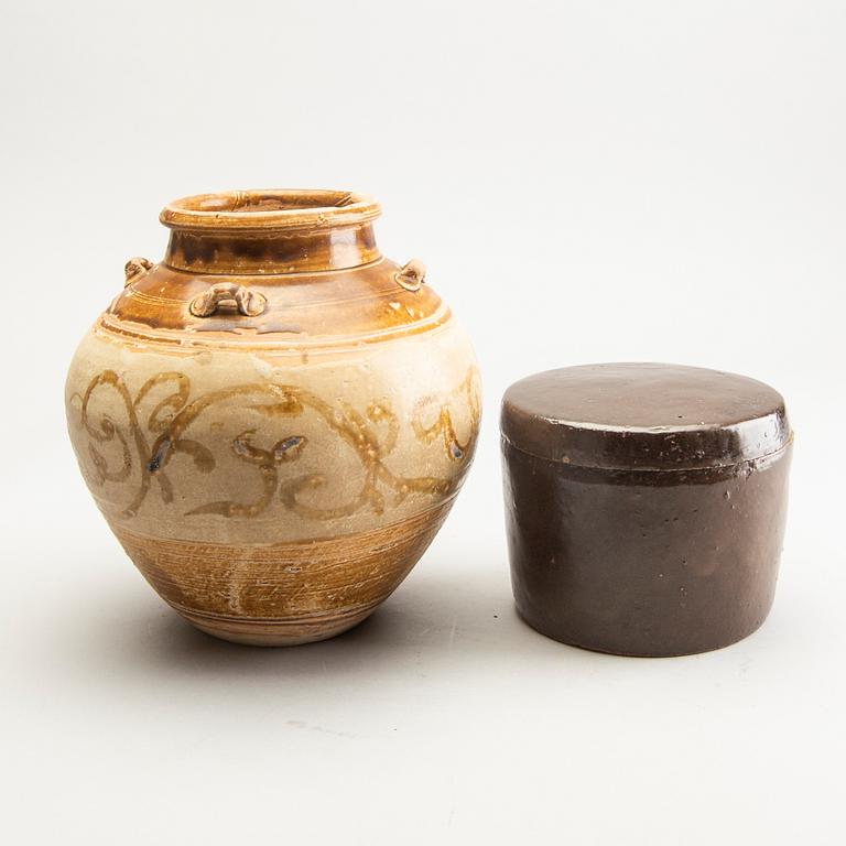 A South East Asian jar and box with cover, possibly 16th/18th Century.