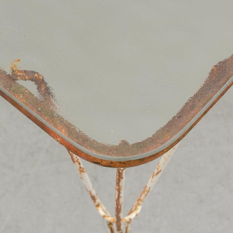 TRÄDGÅRDSBORD SAMT 4 STOLAR, troligen 1950-tal.