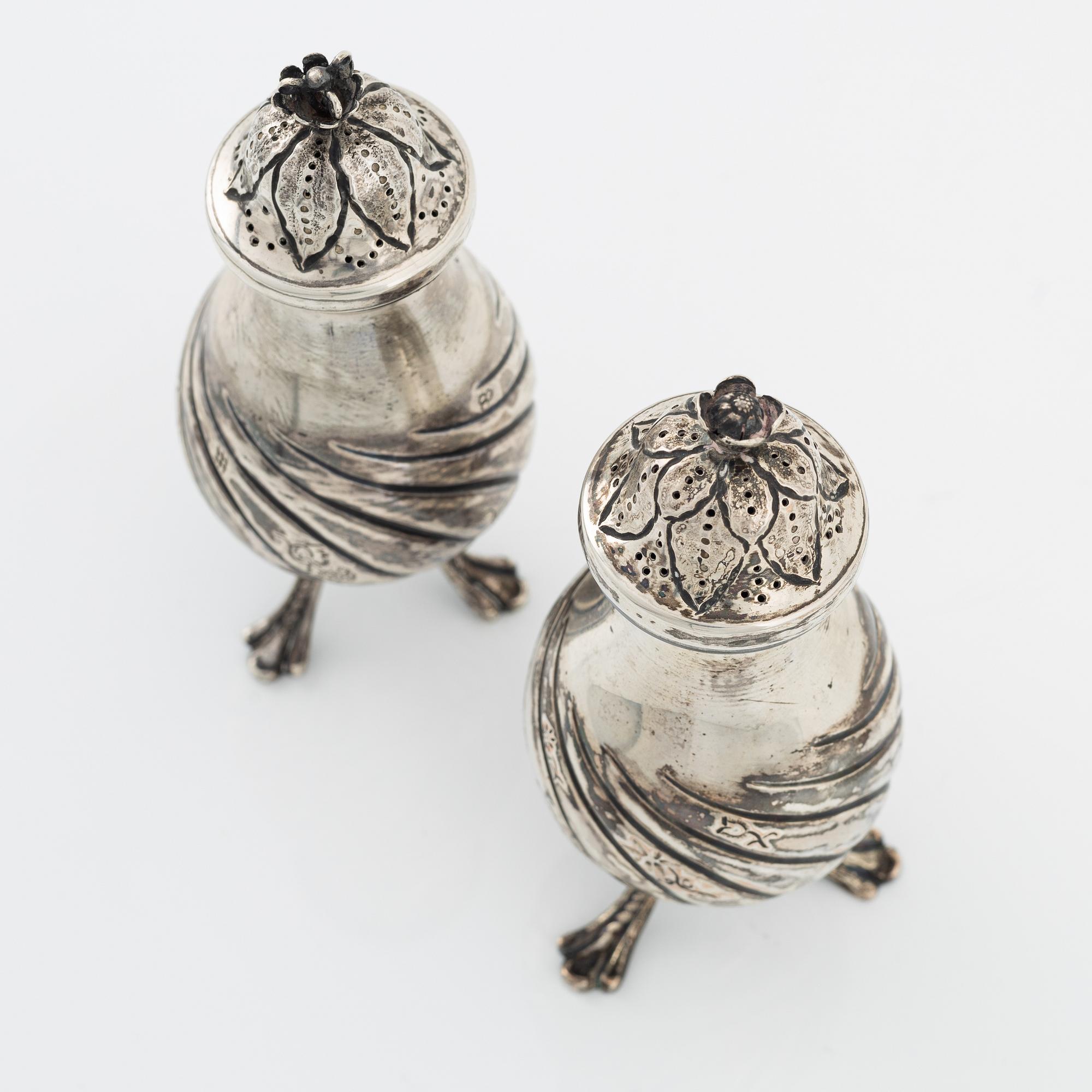 A pair of Rococo style silver sprinklers, bearing the marks of Anderssons Guldsmedsaffär, Sundsvall, Sweden, 1939.
