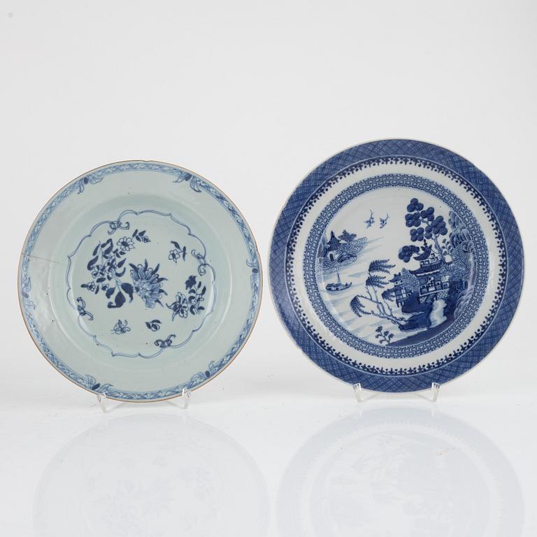 A group of four odd blue and white plates, Qing dynasty, Qianlong (1736-95).