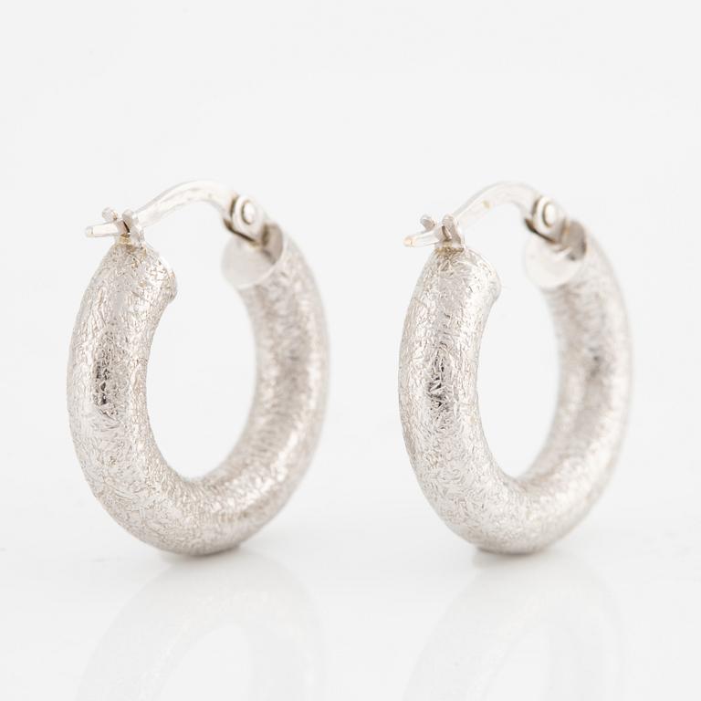 Earrings, hoops, 18K white gold. Uno A Erre, Italy.