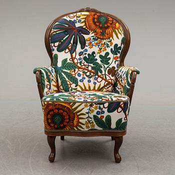 A mid 20th century easy chair.