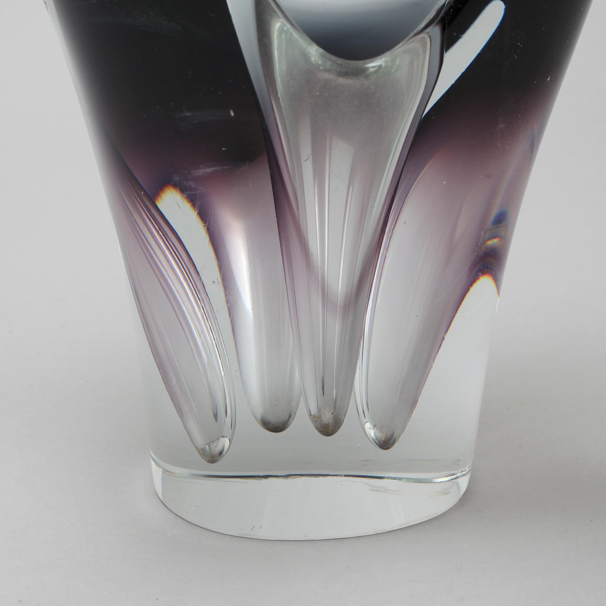 PAUL KEDELV, vas, glas, "Coquille", Flygsfors, signerad och daterad -57.
