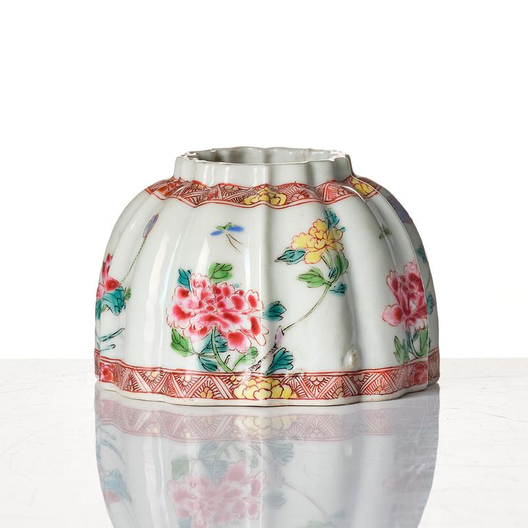 A famille rose water pot, Qing dynasty, Yongzheng (1723-35).