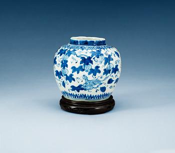 1540. A blue and white pot, Ming dynasty, 17th Century. With Chenghuas six character mark.
