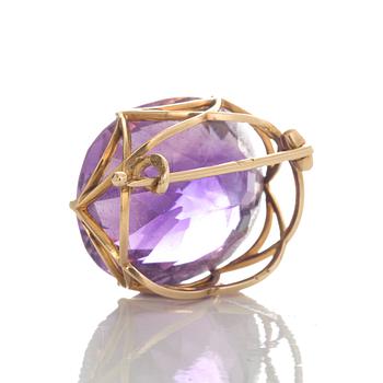 BROSCH, 18 k guld med ametist ca 36 ct, troligtvis Ryssland. Vikt ca 9 g.